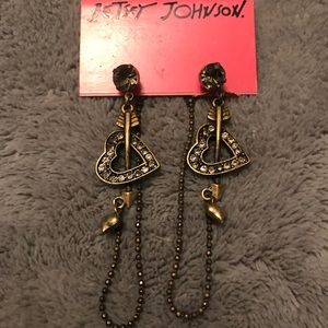 Betsey Johnson arrow heart dangle earrings